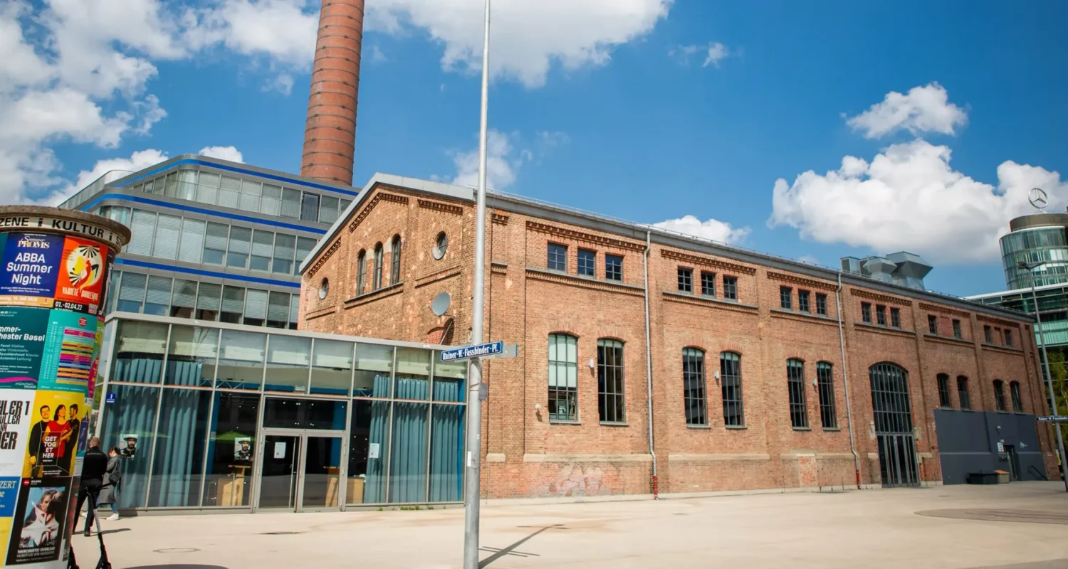 freiheitshalle-aussen-scaled